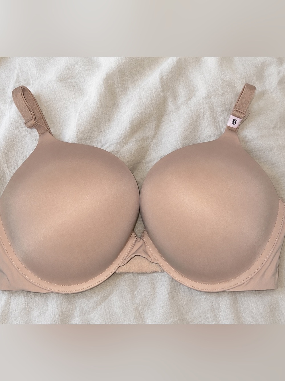 Victoria’s Secret Bombshell Push-Up Bra in size 38DD.